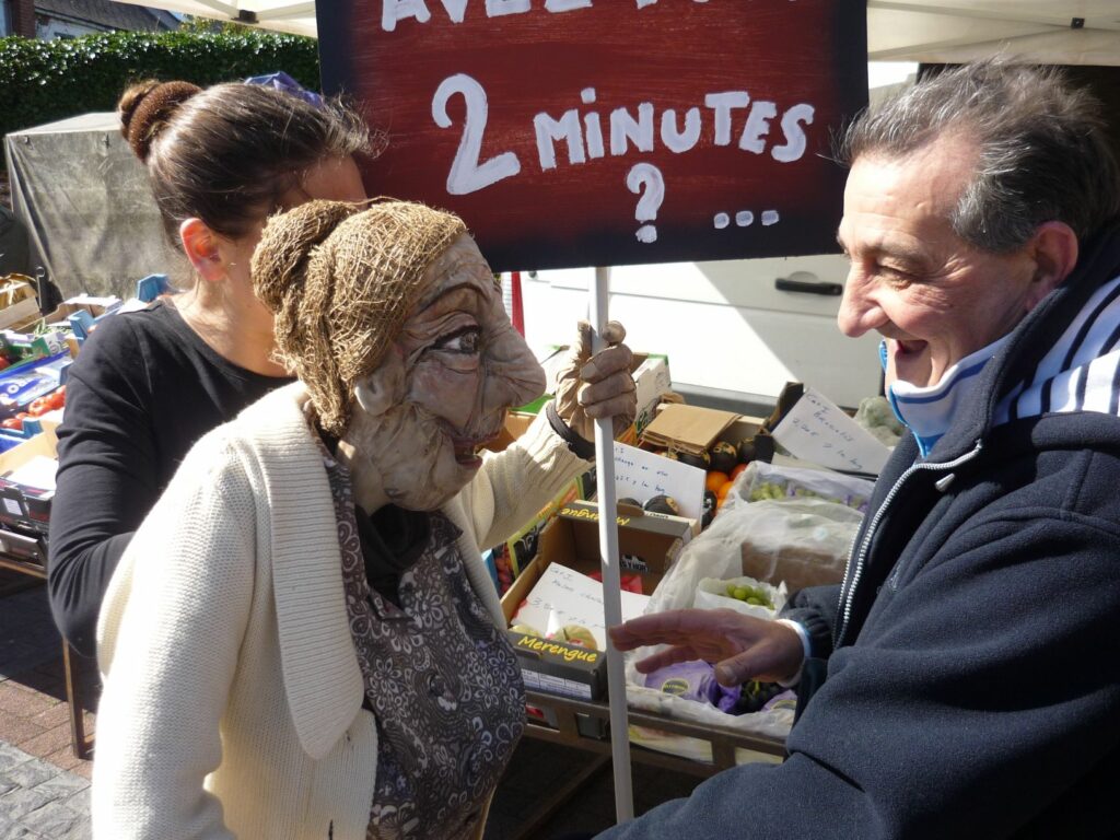 marionnette Janine - déambulation - marché de la bouverie- giuliapalermo